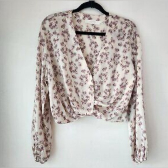 ASTR The Label ~ Size M ~ Lilac Floral Print Faux Surplice Wrap Crop Blouse - Picture 1 of 13
